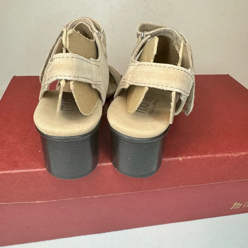 Munro Denise II Block Heel Sandal sand casual classic comfy summer style spring - Image 6