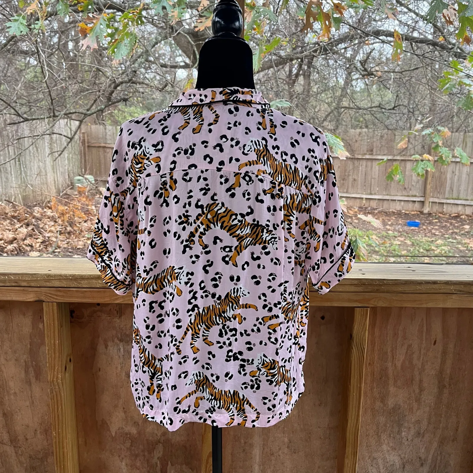 Anthropologie Women's Silky Pink Tiger Print Pajama Set Size L/XL - Image 6