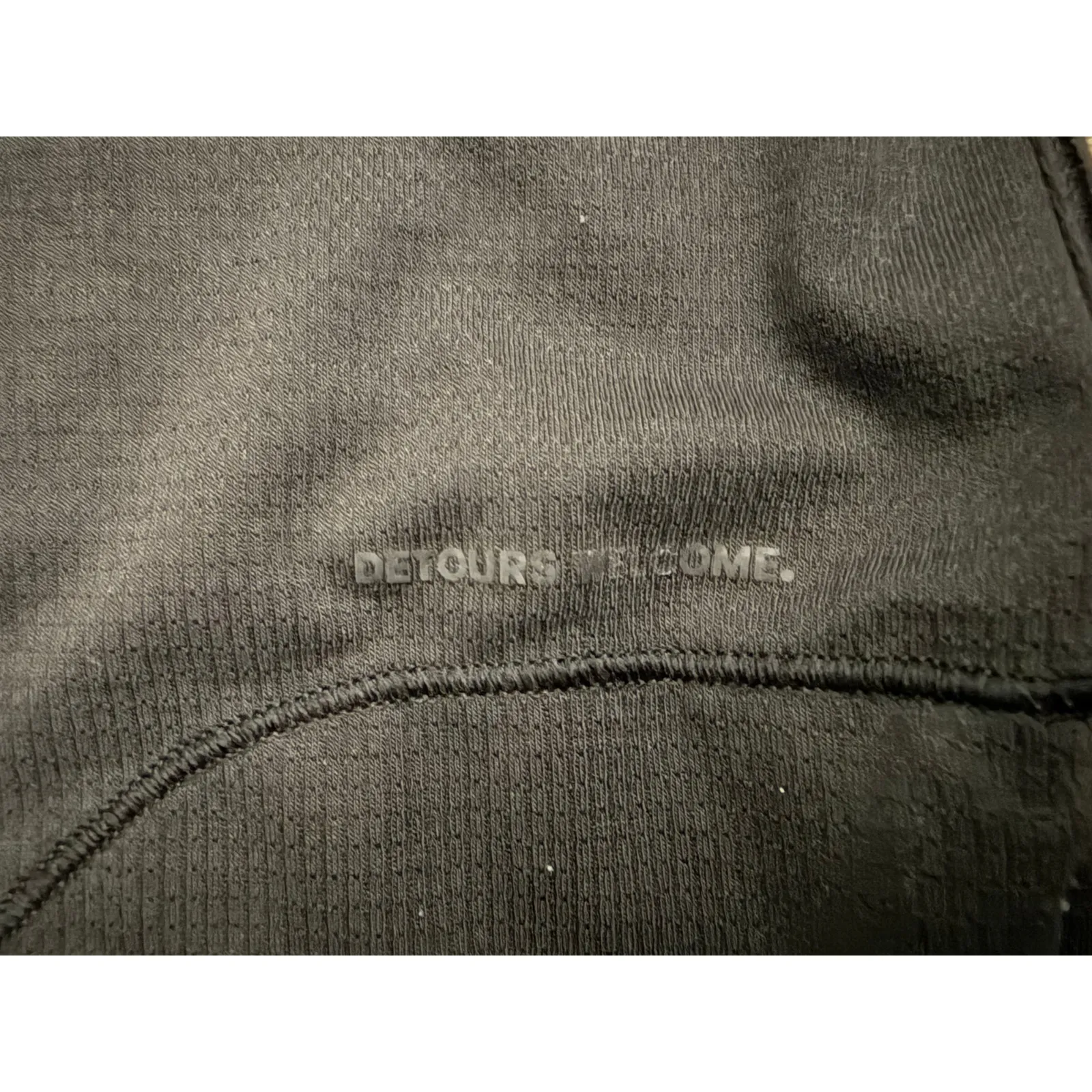 Lululemon Lightweight Cinched Hem Hiking T-Shirt Black size 8 - Image 4