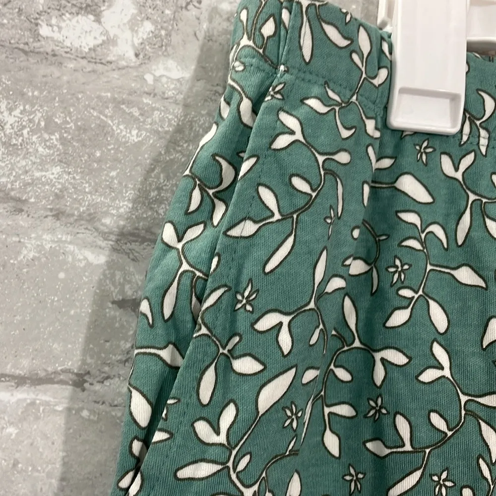 Lands End Flower Vine Green Print High Rise Shorts - Image 2