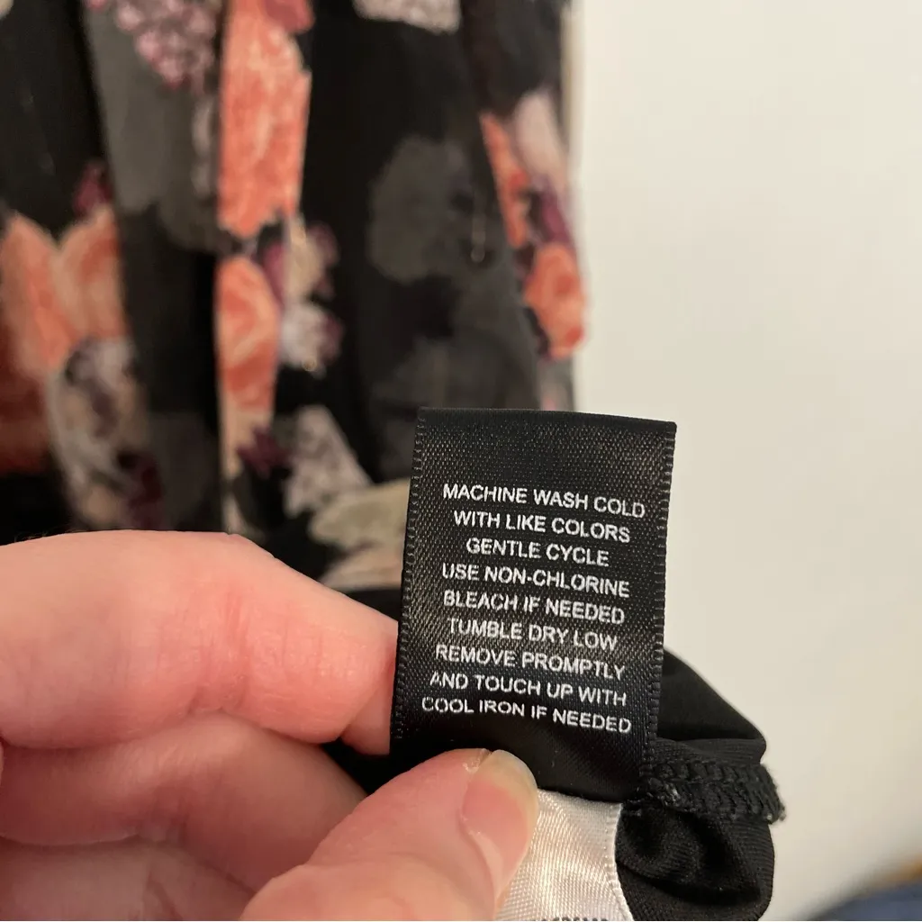 TORRID 2 Plus Size Black Floral Lurex Cold Shoulder Top Pink Floral Short Sleeve - Image 13