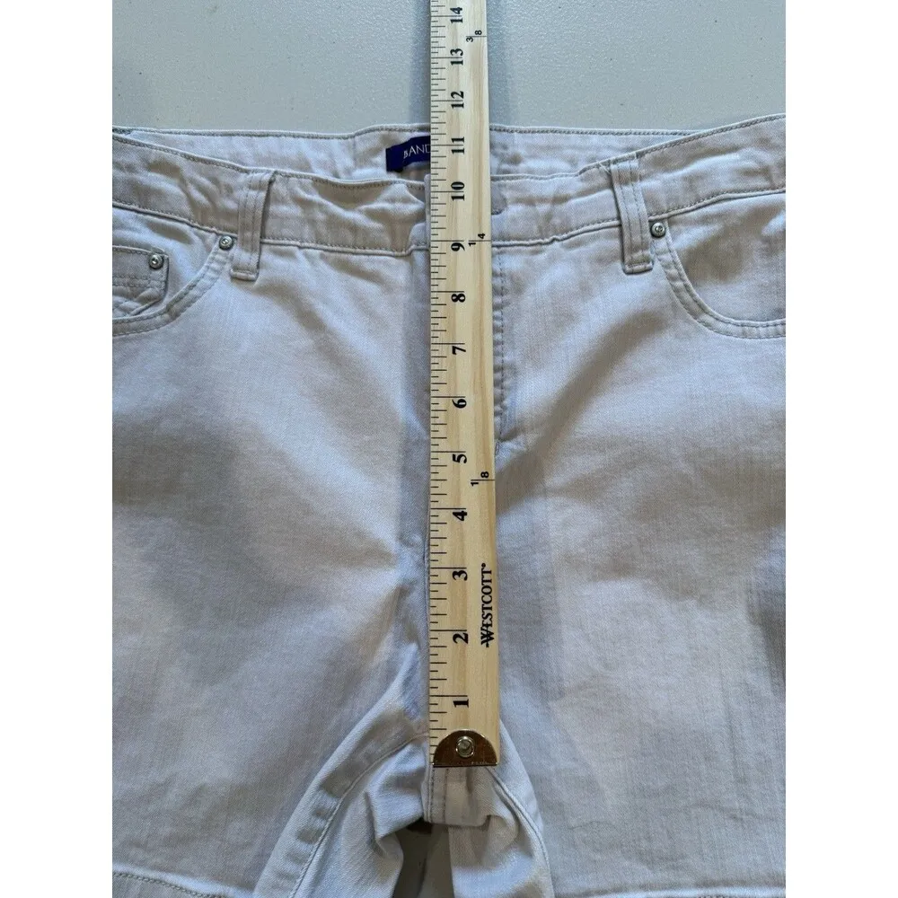 Bandolino Bermuda Shorts Womens 10 Beige Stretch 5.5" Inseam Travel Vacation - Image 5