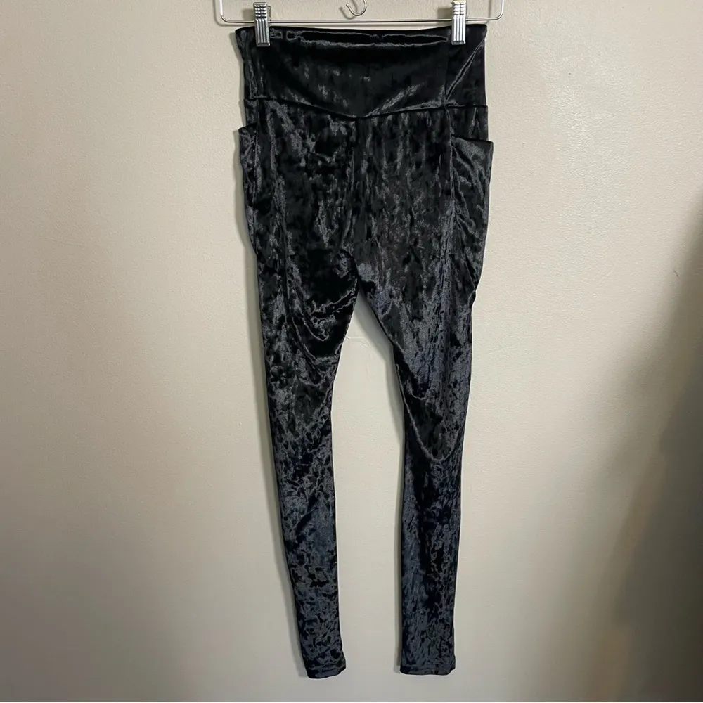 Fabletics Black Velvet Velour Crossover V Leggings Sz Small - Image 3