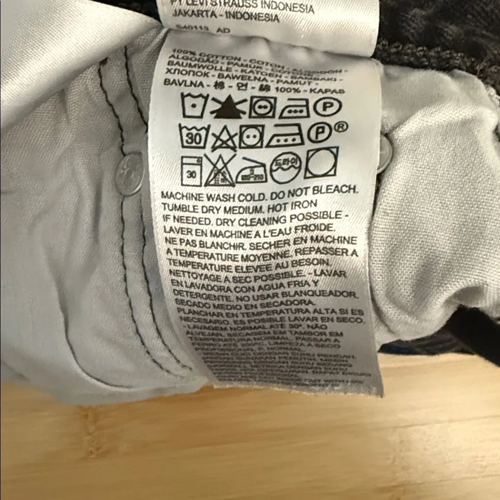 Levi's 501 24 Waist Women's Teen Girl Black Distressed Button Fly Denim Shorts - Image 14