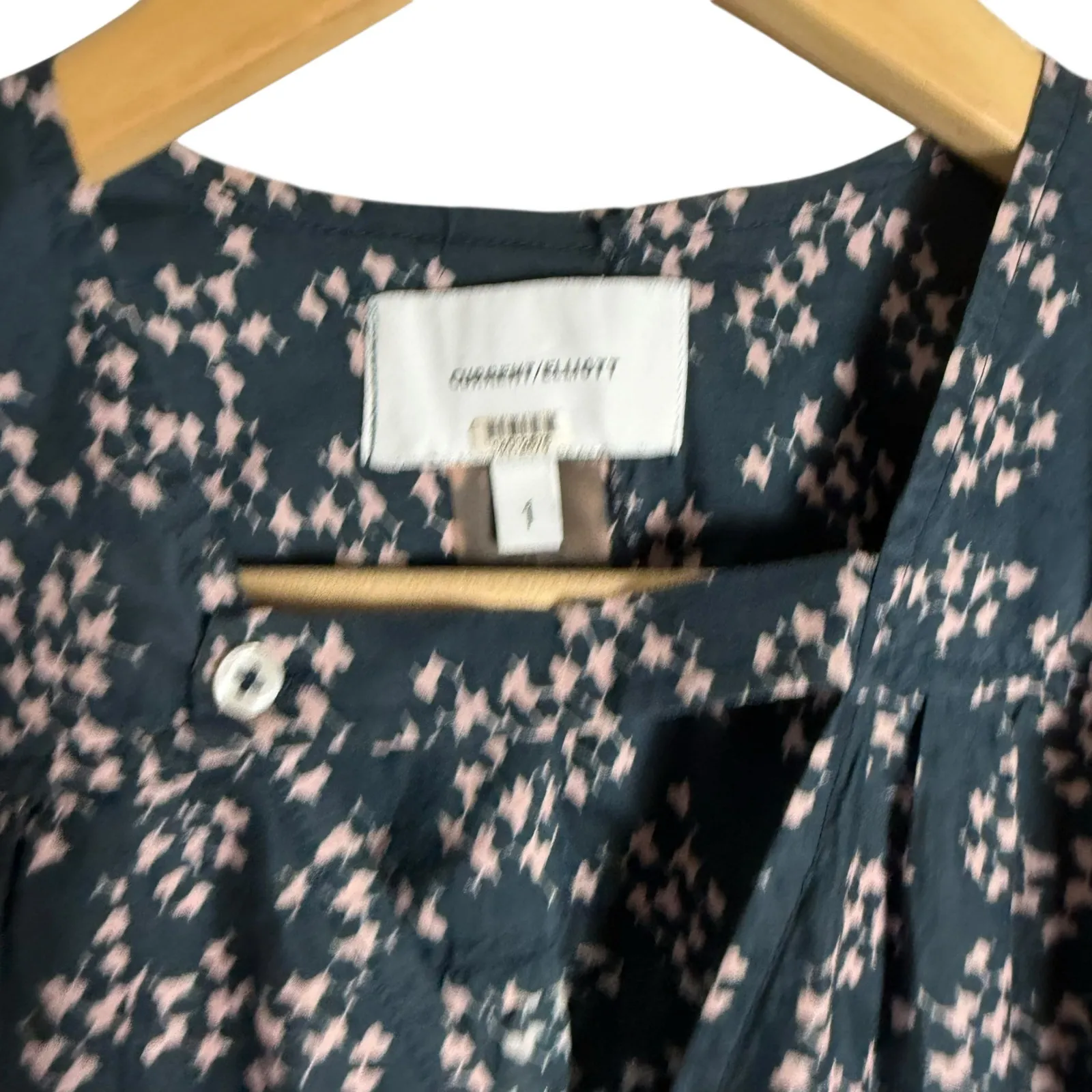 Current/Elliott Sky Short Sleeve Floral Navy Blue V-Neck Blouse Size S - Image 6