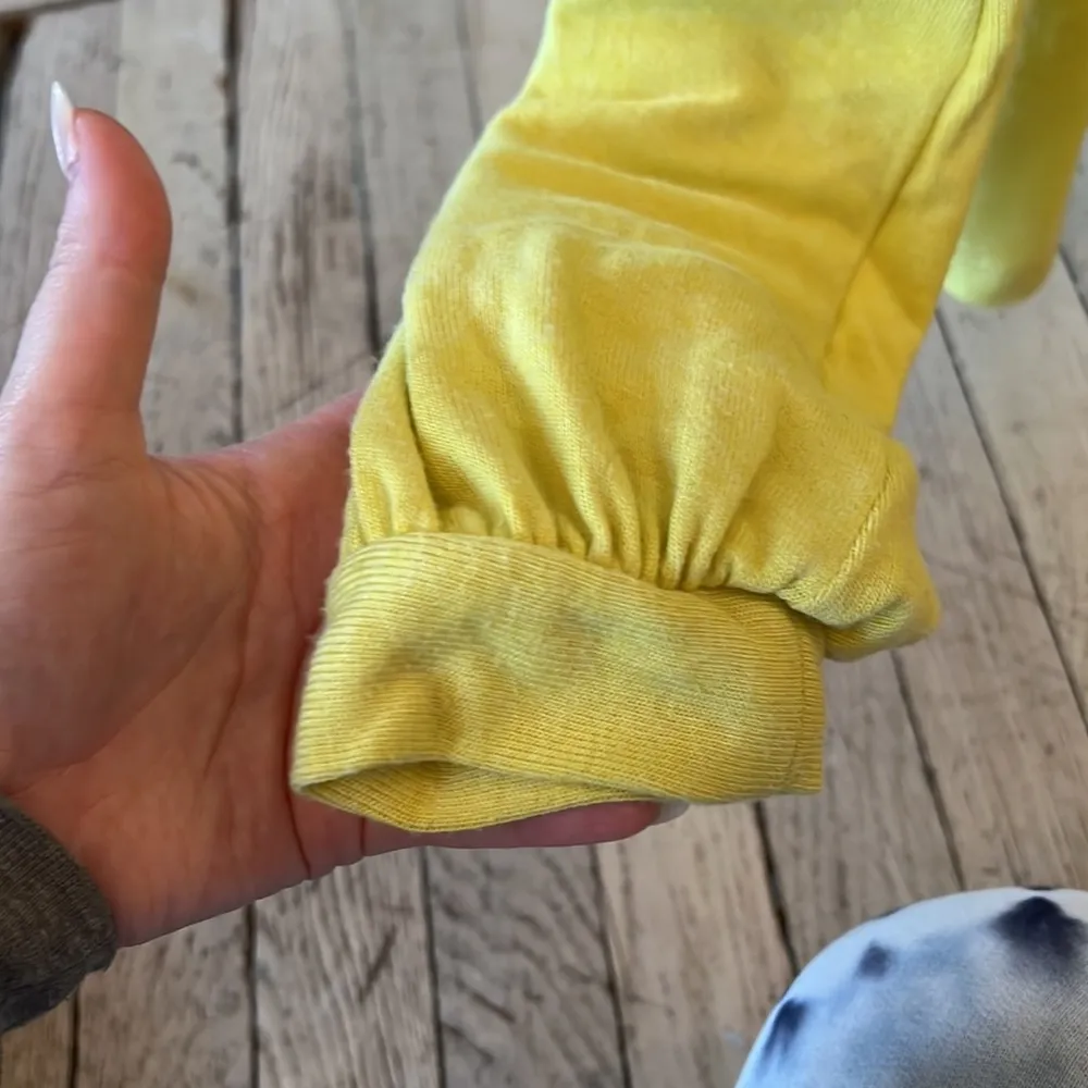 Lulus lightweight v neck sweater Yellow - Image 4