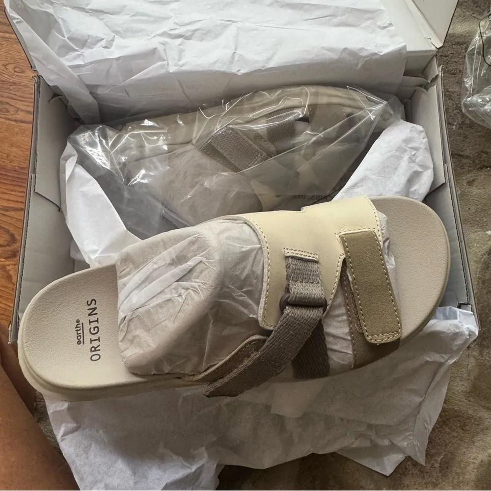 Earth Origins Vara cream tan gray suede sport slide sandals 7.5 Velcro straps - Image 5