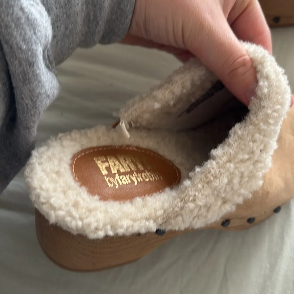 FARYL by FarylRobin Tan Faux Sheepskin Studded Mule Clogs Women’s Size 6 - Image 5