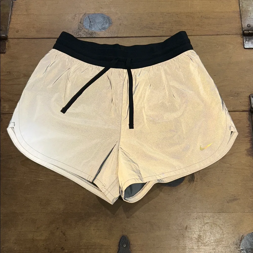 Women's Gray reflective shell shorts size small - Image 8