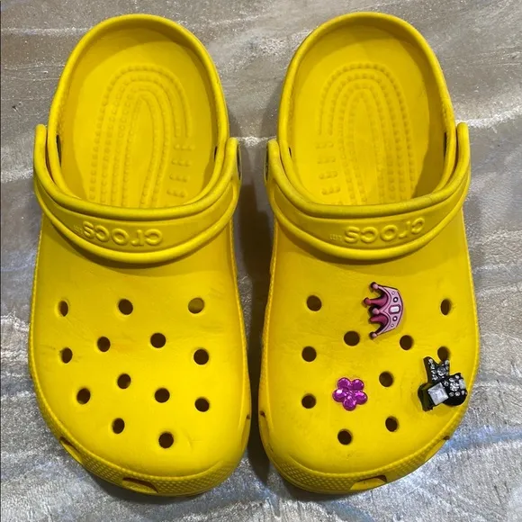 Classic Comfort Yellow Crocs Clog Unisex/ Women’s 6 Men’s 4 - Image 2