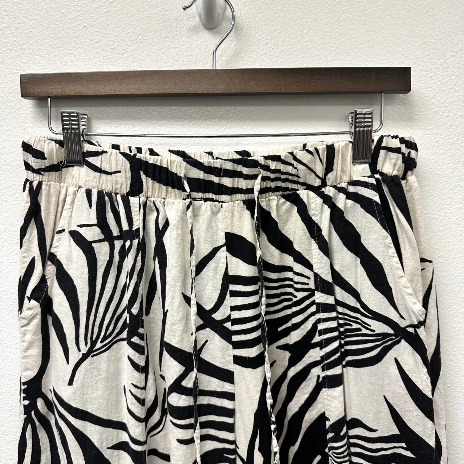 Rachel Zoe Pants Palm Fronds Print Cream Black Linen Blend Cargo Joggers L - Image 3