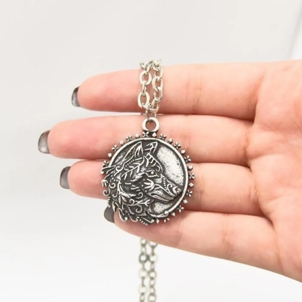 Powerful Wolf Pendant Necklace Silver - Image 4