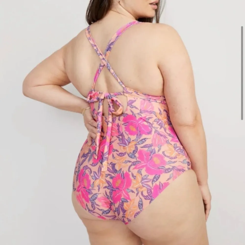 Old Navy One Piece Swimsuit Women 3x Pink Peach Floral Back Cutout Tie Tropical - Image 3