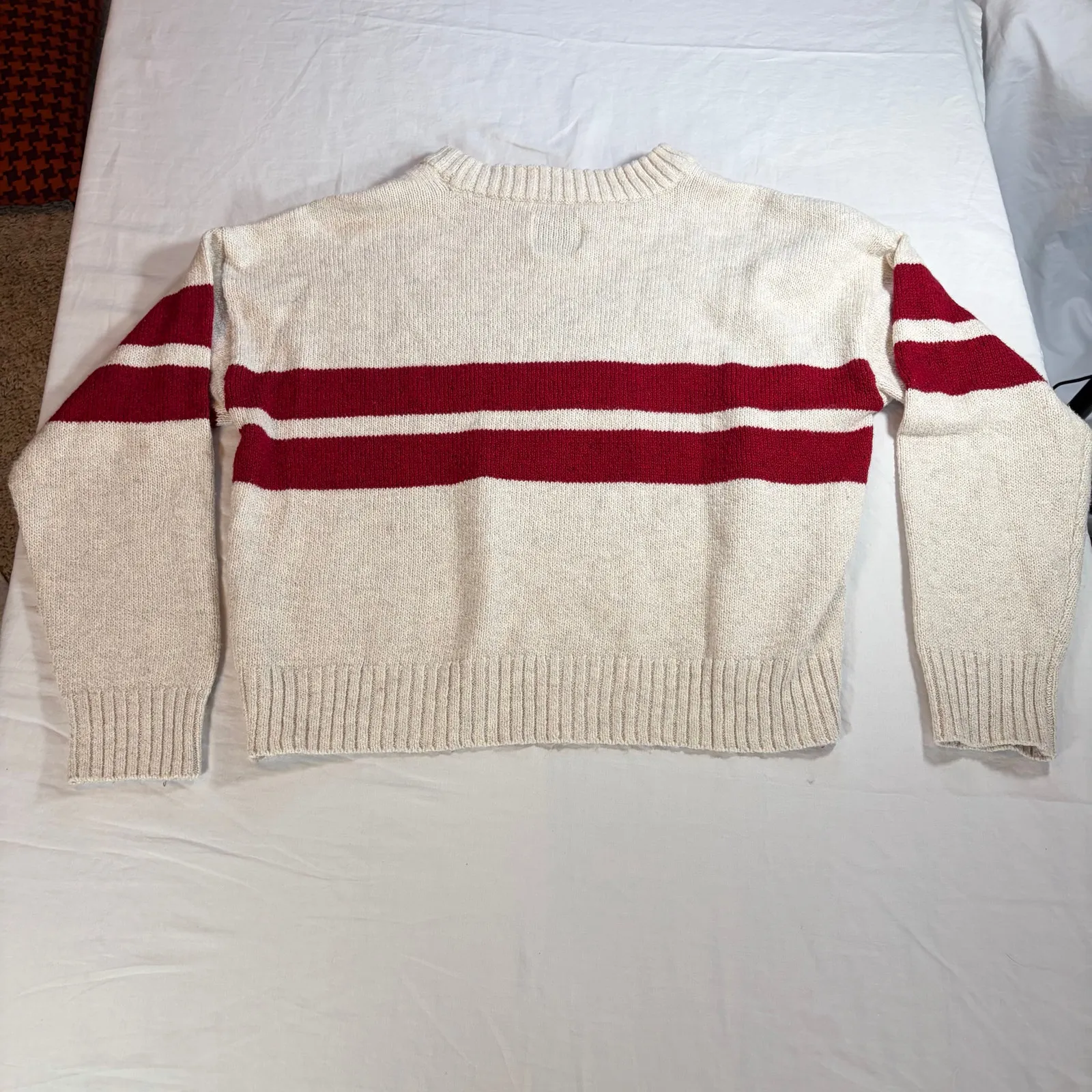AE x Peanuts womens cream snoopy sweater. Size S. Cropped, winter, ski lodge Red - Image 2
