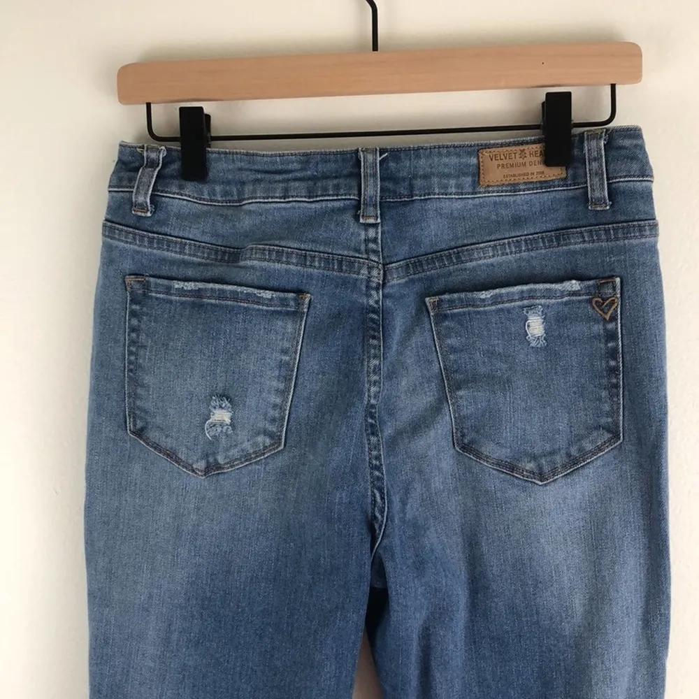 Velvet Heart: Jayden Slim Girlfriend Distressed Studded Crop Jeans - Image 8