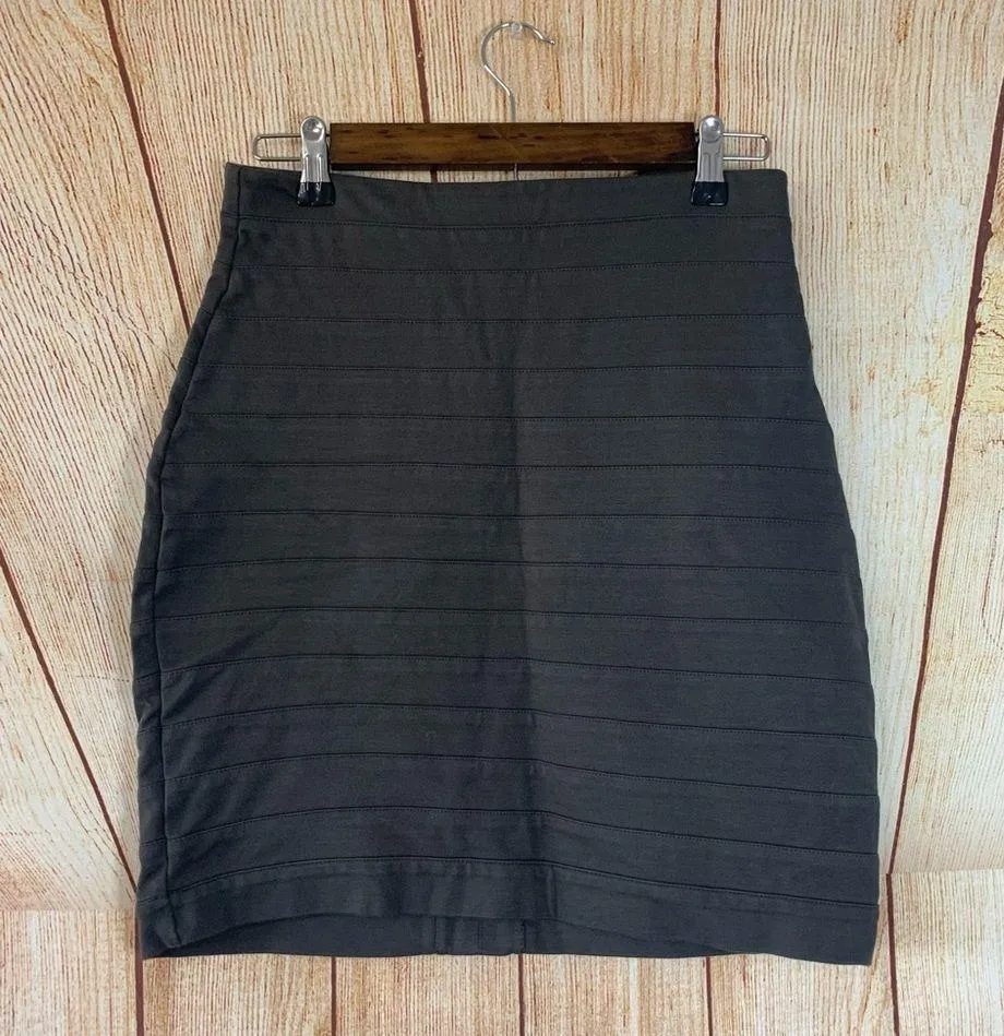 Express Mini Stretchy Pencil Skirt Size 4 Office attire - Image 4