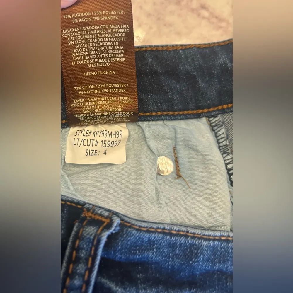 Kut From The Kloth Katy Mid Rise Boyfriend Jeans in Medium/Dark Wash, Size 4 - Image 8