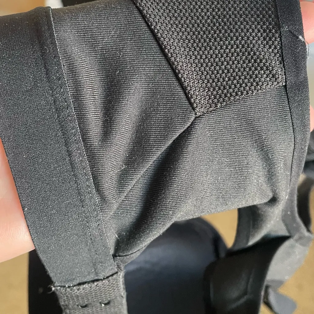 Victoria’s Secret Incredible Sports Bra in Size 34DD - Image 5