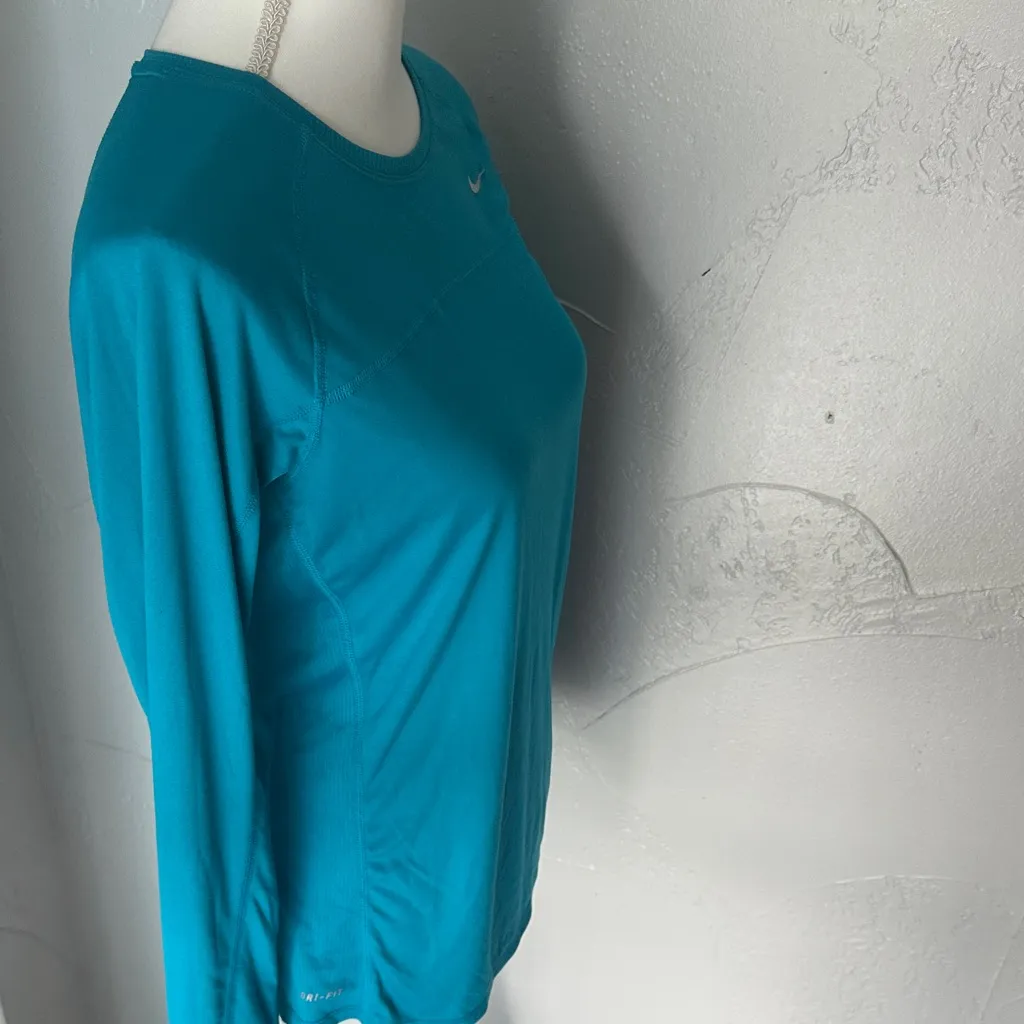 Nike  Women's Aqua Long Sleeve Tee - Image 9