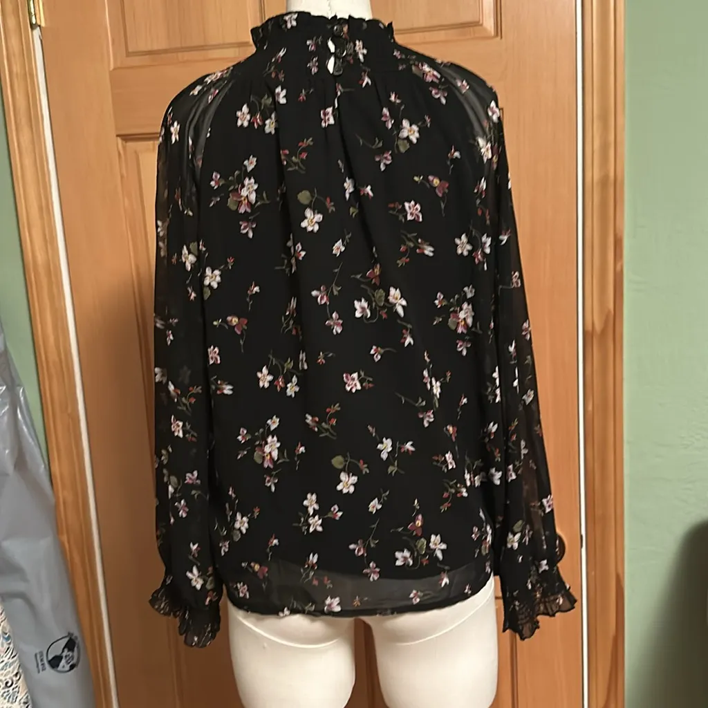 Smocked Mockneck Top in Backyard Blooms - Image 9