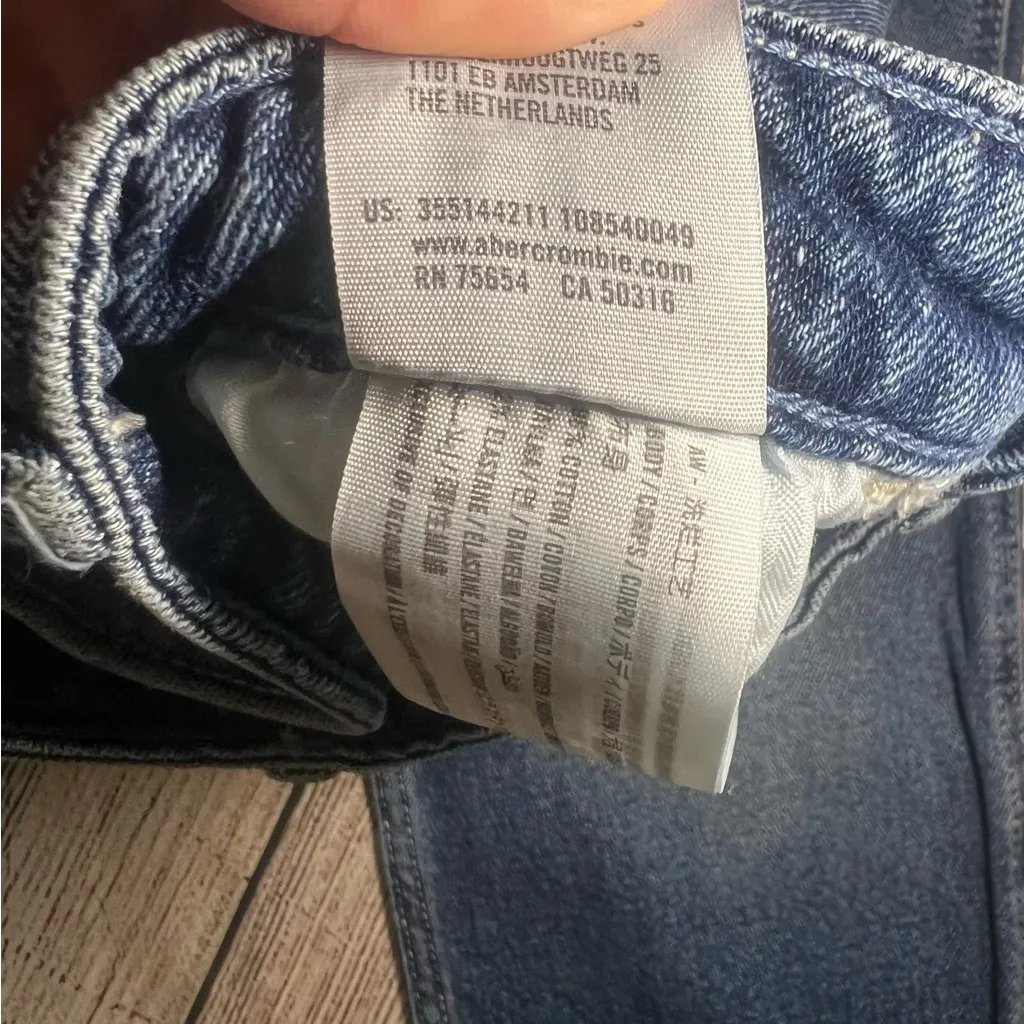 Hollister Jeans Womens 3 Short 26X25 Ultra High Rise Mom Jean Distressed Denim‎ - Image 4