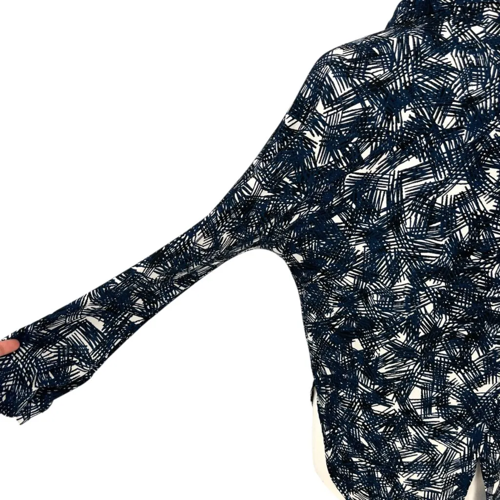 ASTR Abstract Print Split Back Button-Up Blouse Blue Black White Size Small - Image 7