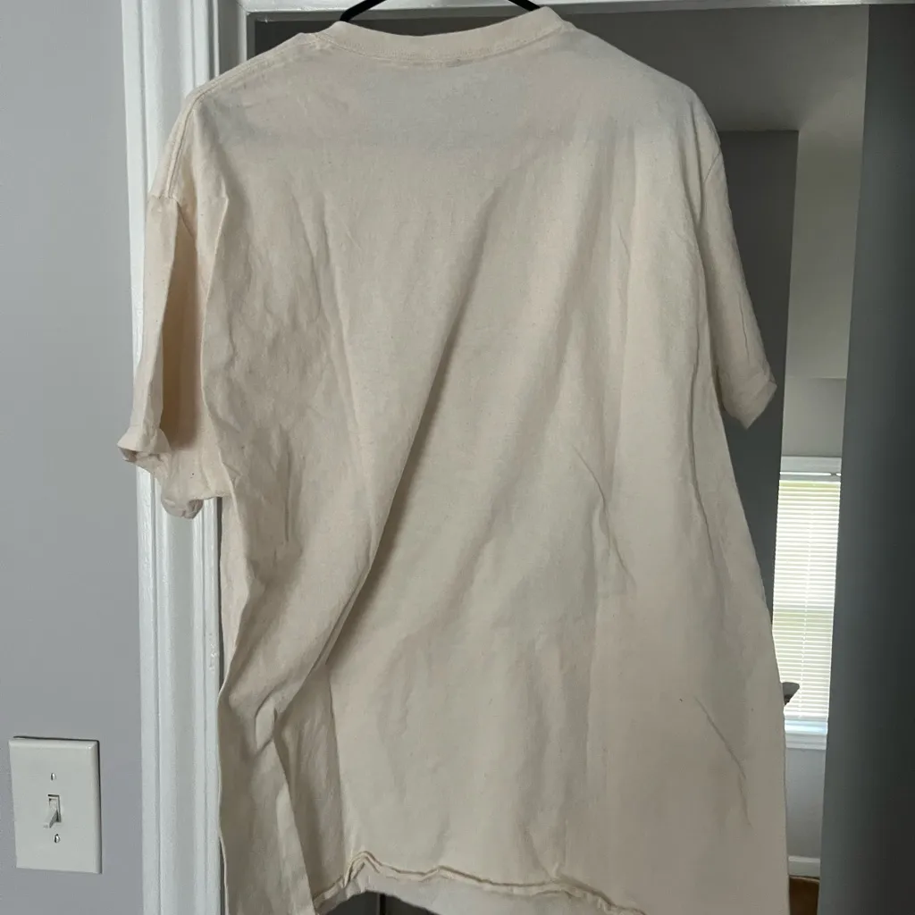 American Eagle Outfitters Cream Tee with Blue Graphic - Image 4