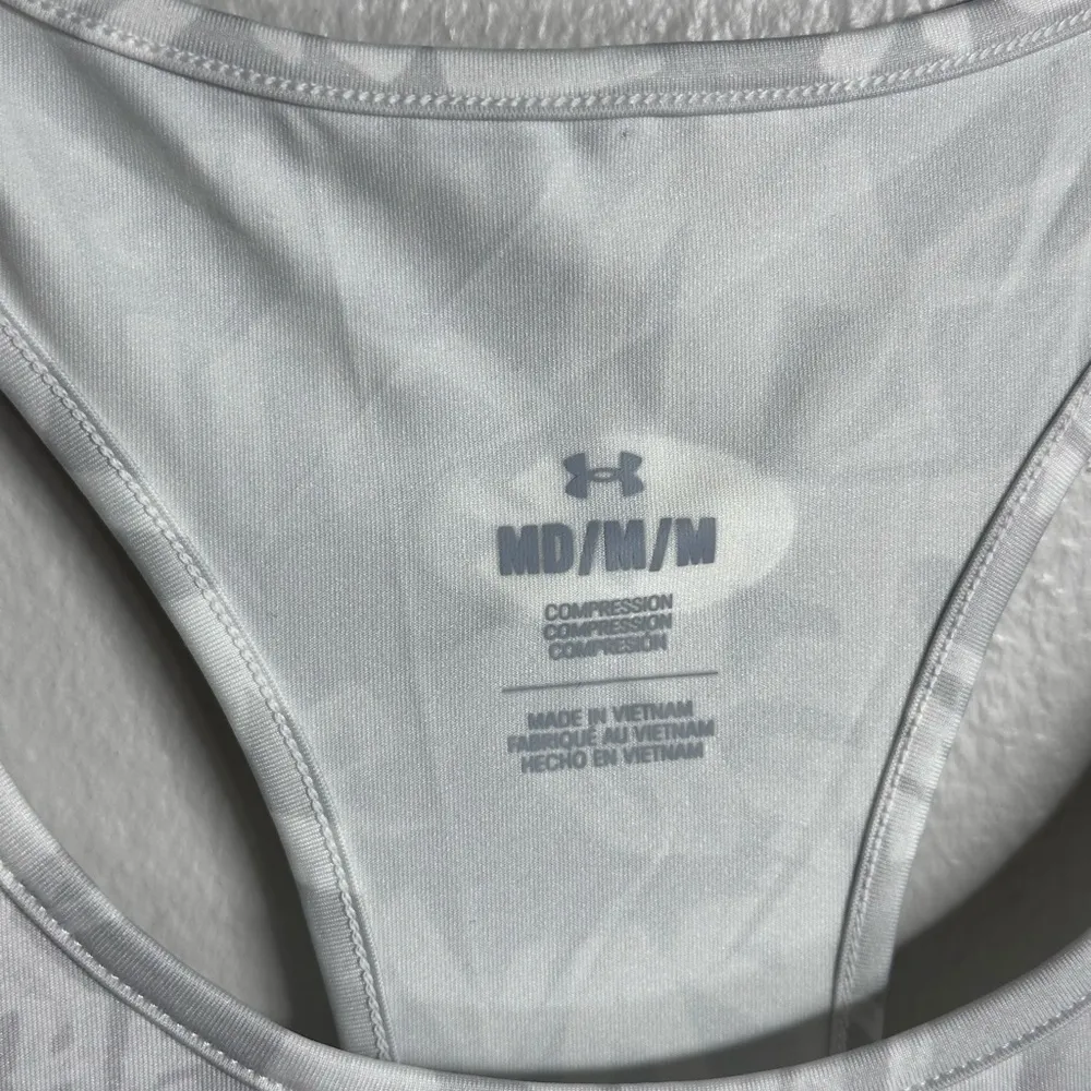 Under‎ Armour Women Athletic Gray Tank Top Compression Show Up Show Out Size M. - Image 6