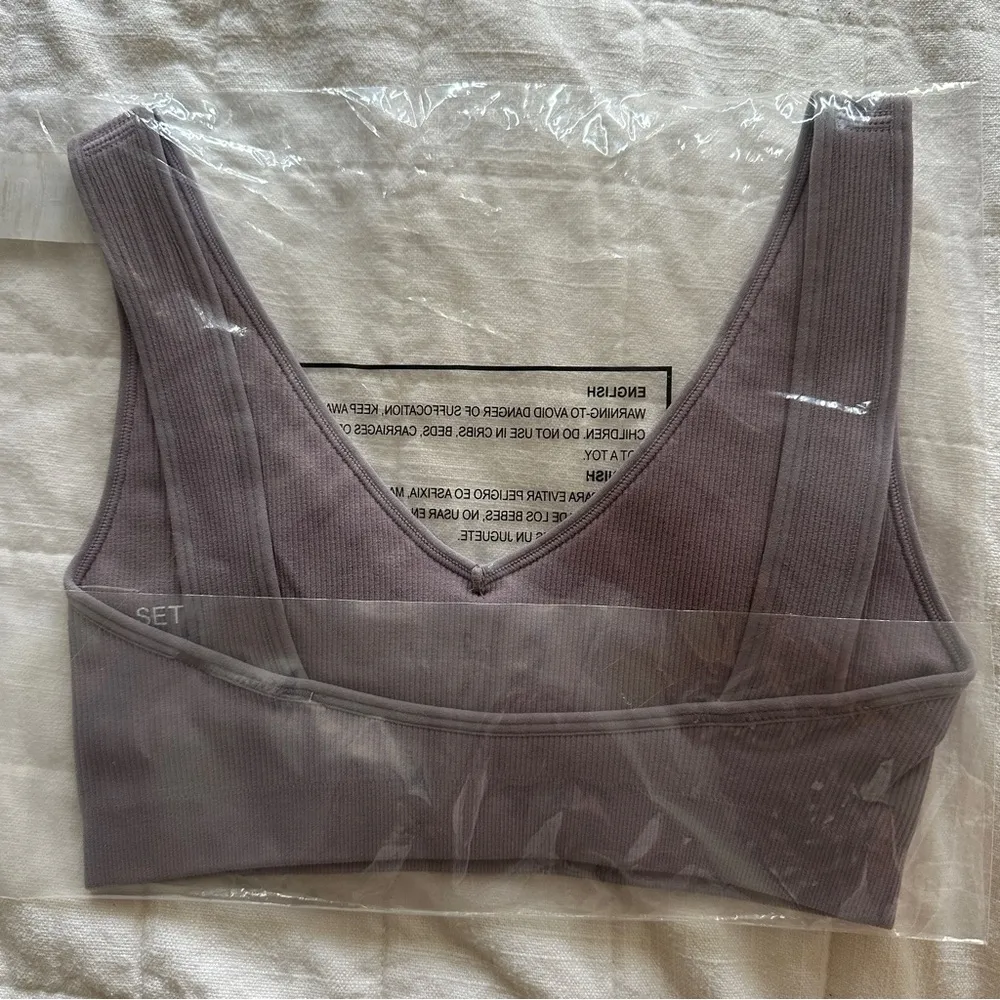 NWT SET ACTIVE Sculptflex Plunge Bra in Spring Lavender Purple Size Medium - Image 3
