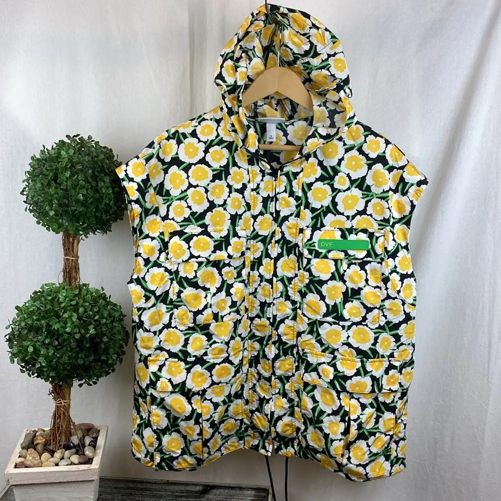 Diane Von Furstenberg Floral Print Sleeveless Print Zip Up Sporty Vest NEW M - Image 2