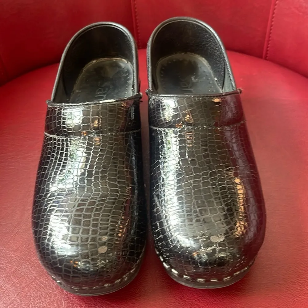 Sanita Clogs Size 36 (US 5.5 - Image 2