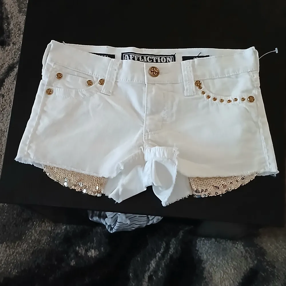 Affliction jeans white/vikki style/sequin shorts 27 NWOT - Image 3
