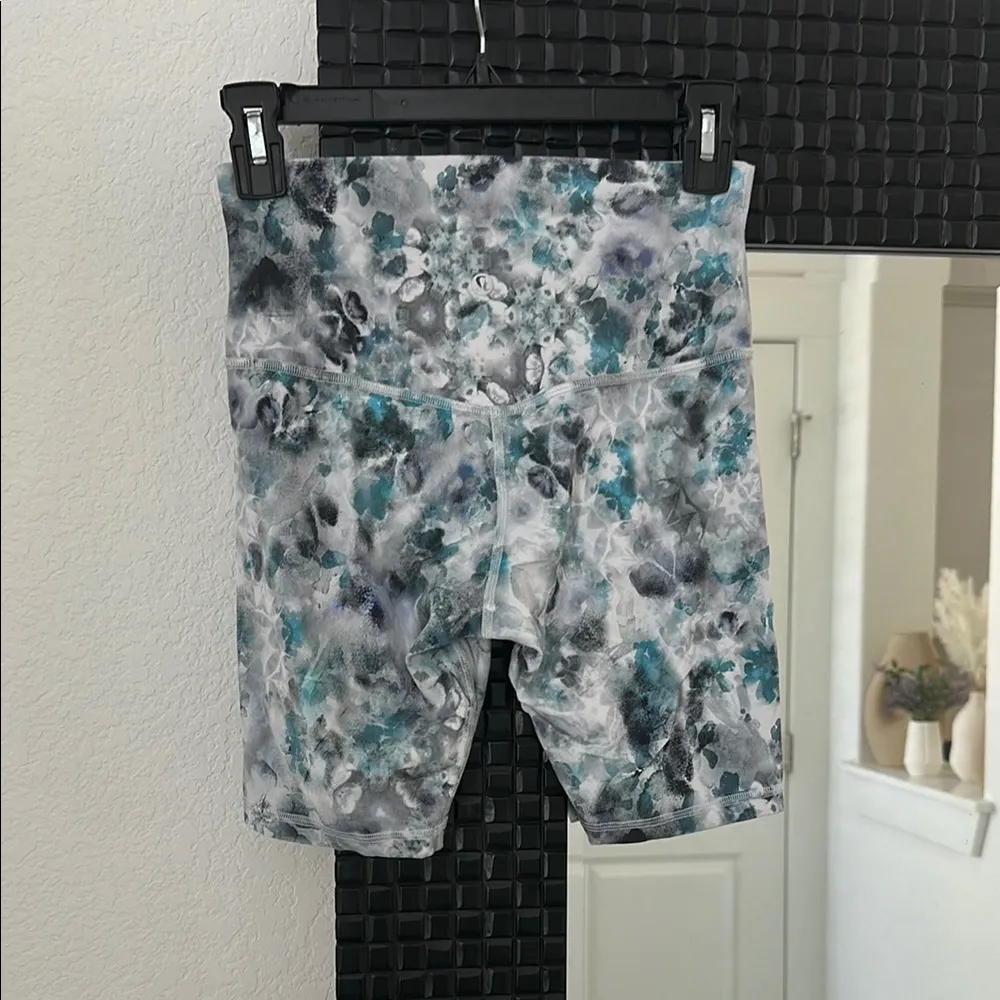 Lululemon Athletica Gray and Blue watercolor align Bike Shorts - Image 2