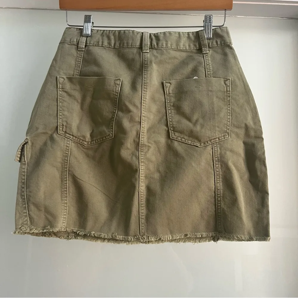 Zara Cargo Green Mini Skirt Size Medium 100% Cotton Pockets Raw Hem - Image 4