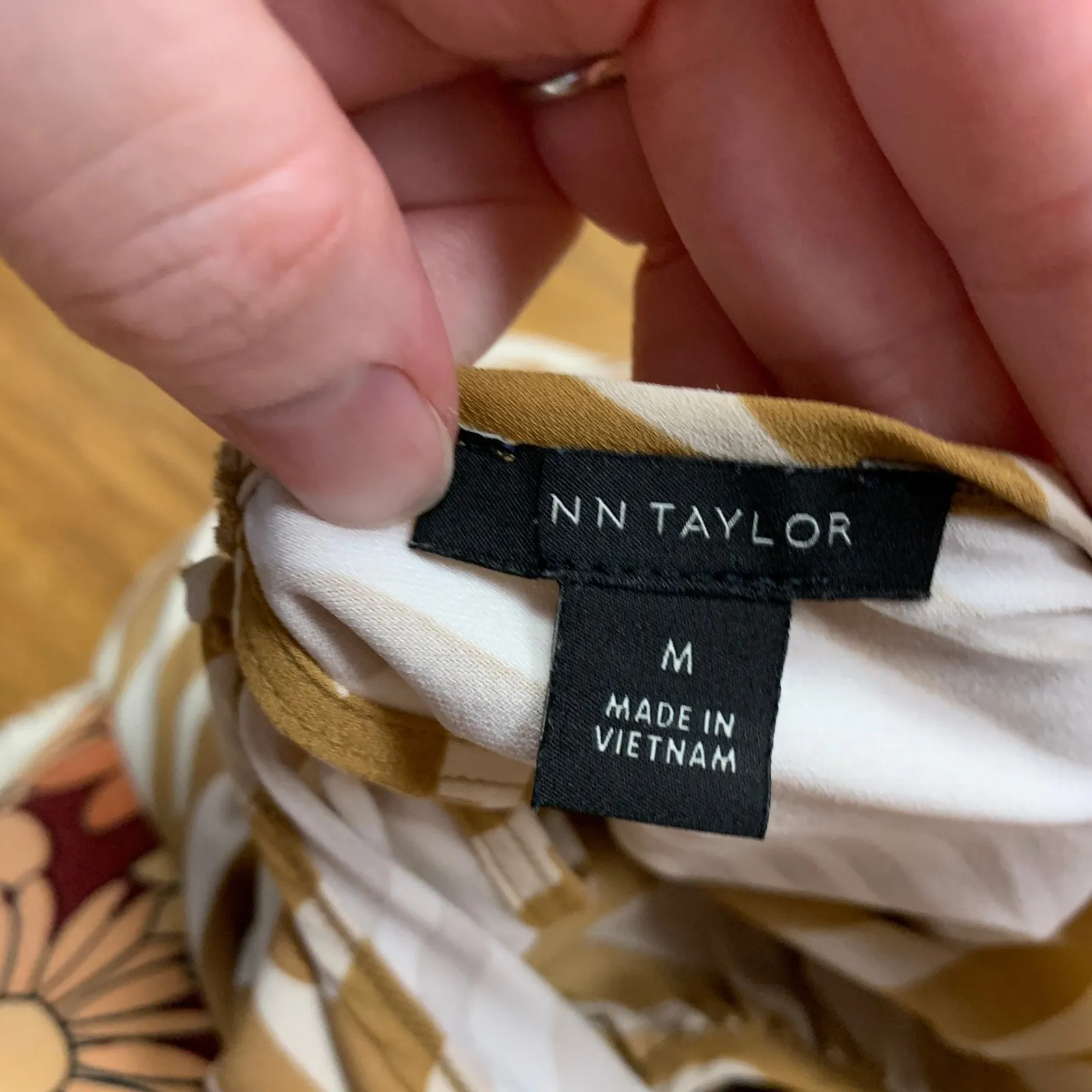 ANN Taylor Women's Zebra Print Sleeveless Blouse Top Size Medium Office Business - Image 5