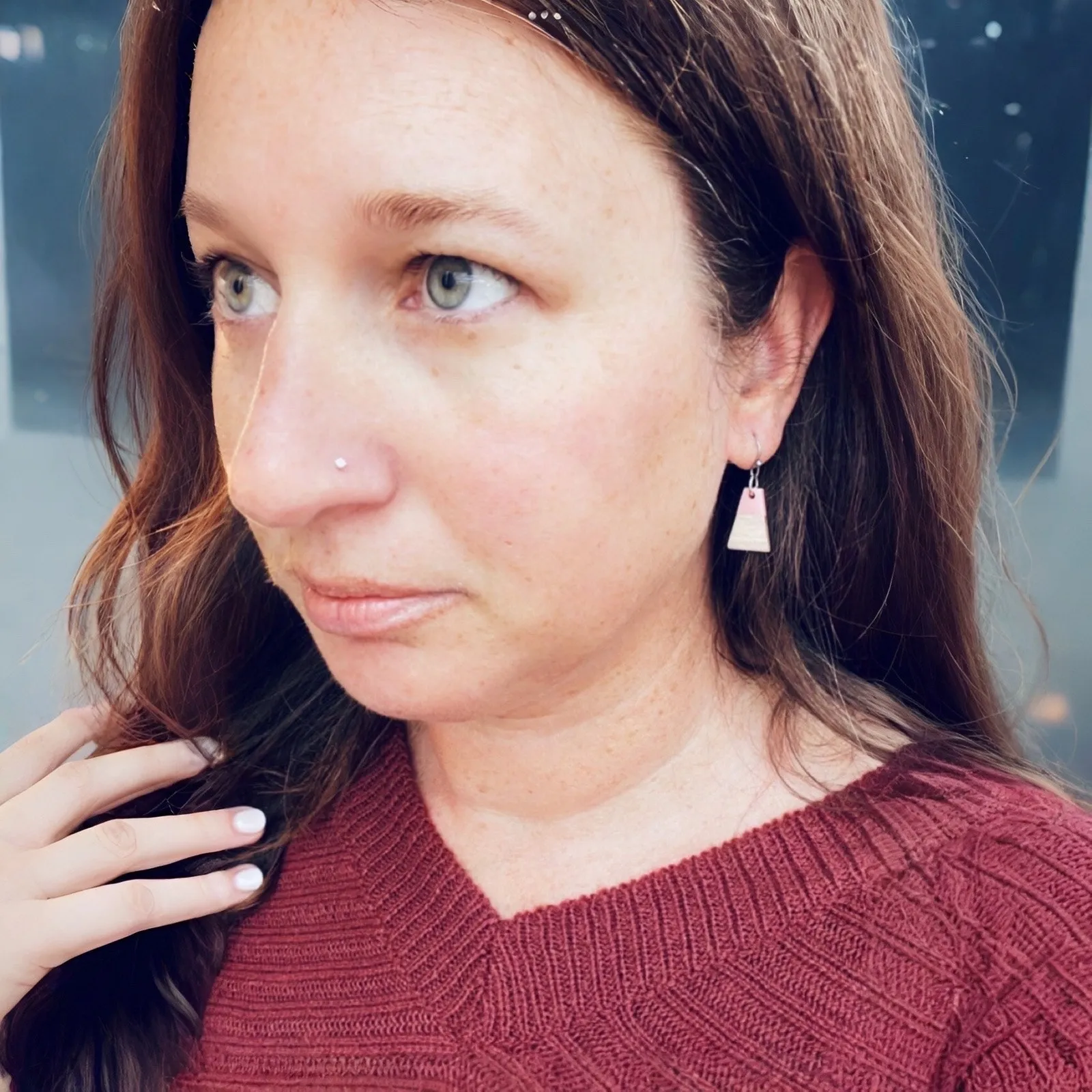 Petite Wood and Acrylic Earrings Pink - Image 4