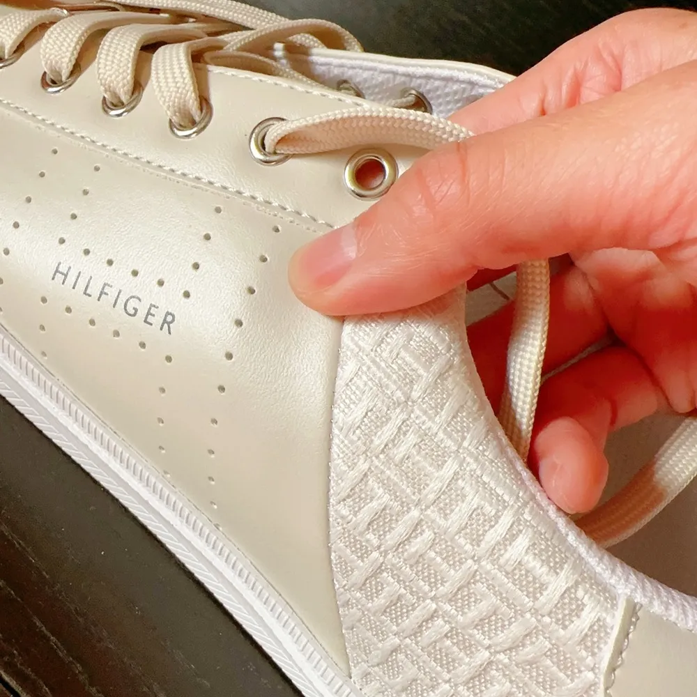 Tommy Hilfiger beige leather causal sneaker shoes - Image 8