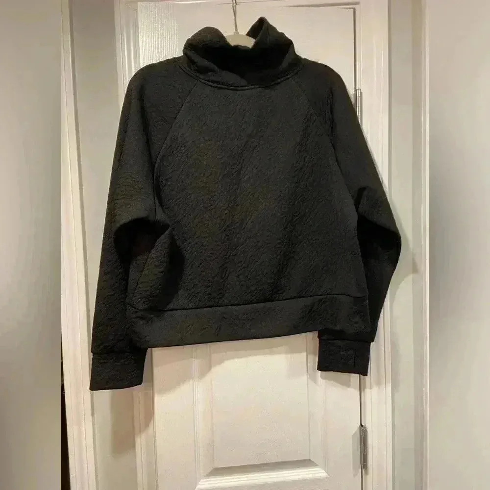 Juicy Couture Black Jacquard Quilted Cropped Pullover High Neck Leopard Size L - Image 8