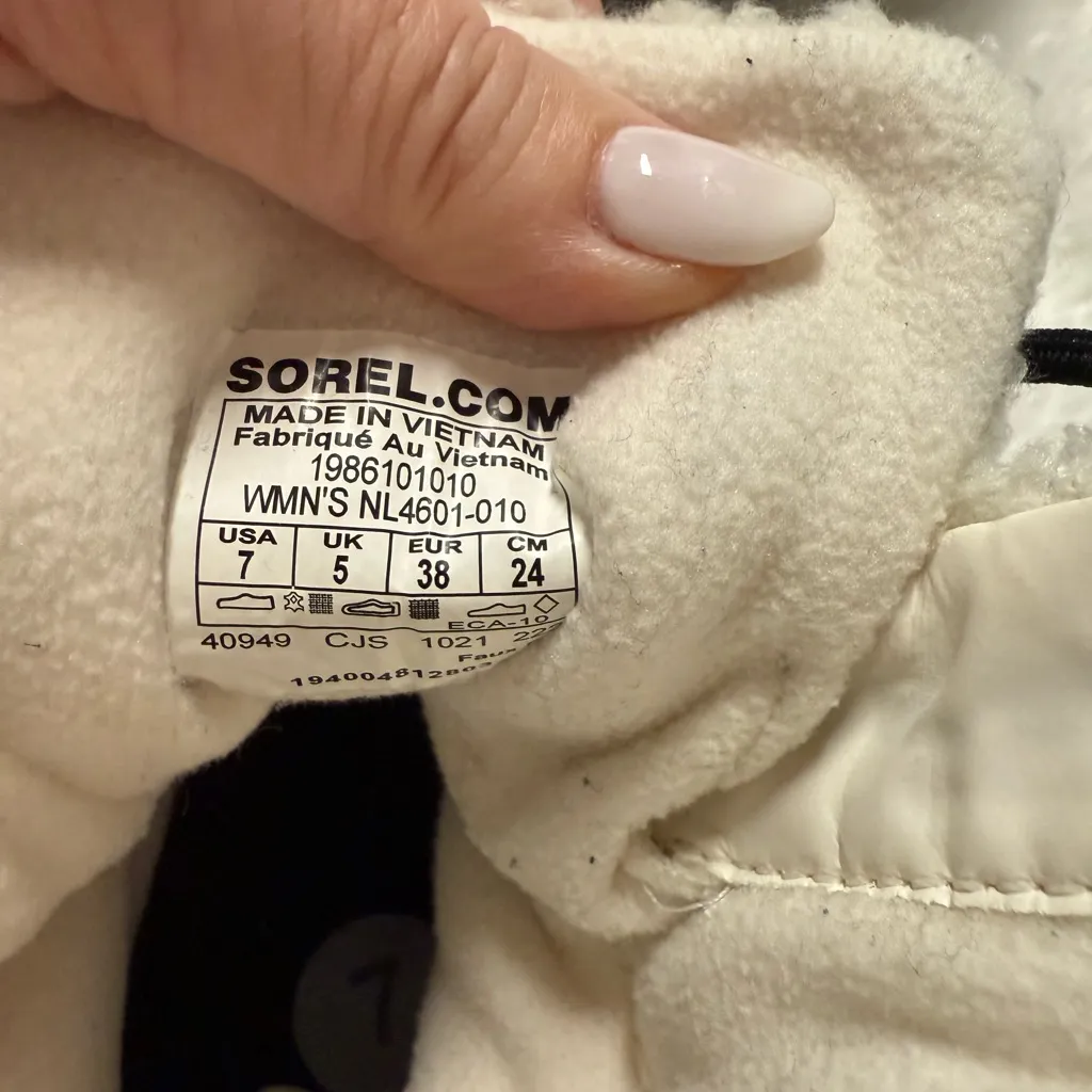 Sorel Black and Cream Winter Boots - Image 8