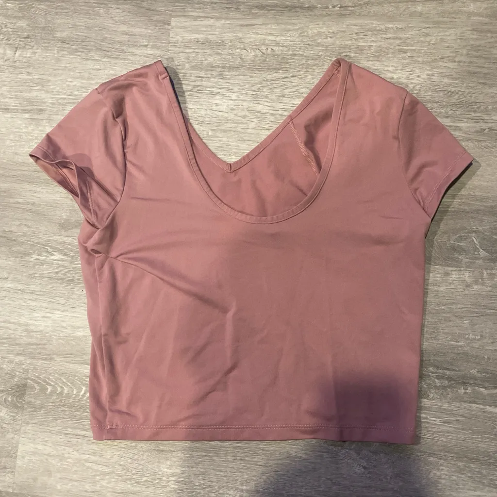 Under Armour Women's Mauve V-Neck Crop Top - Image 2