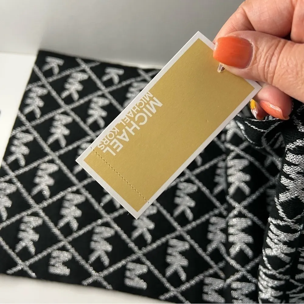 NWT Michael Michael Kors Infinity‎ Scarf Black - Image 2