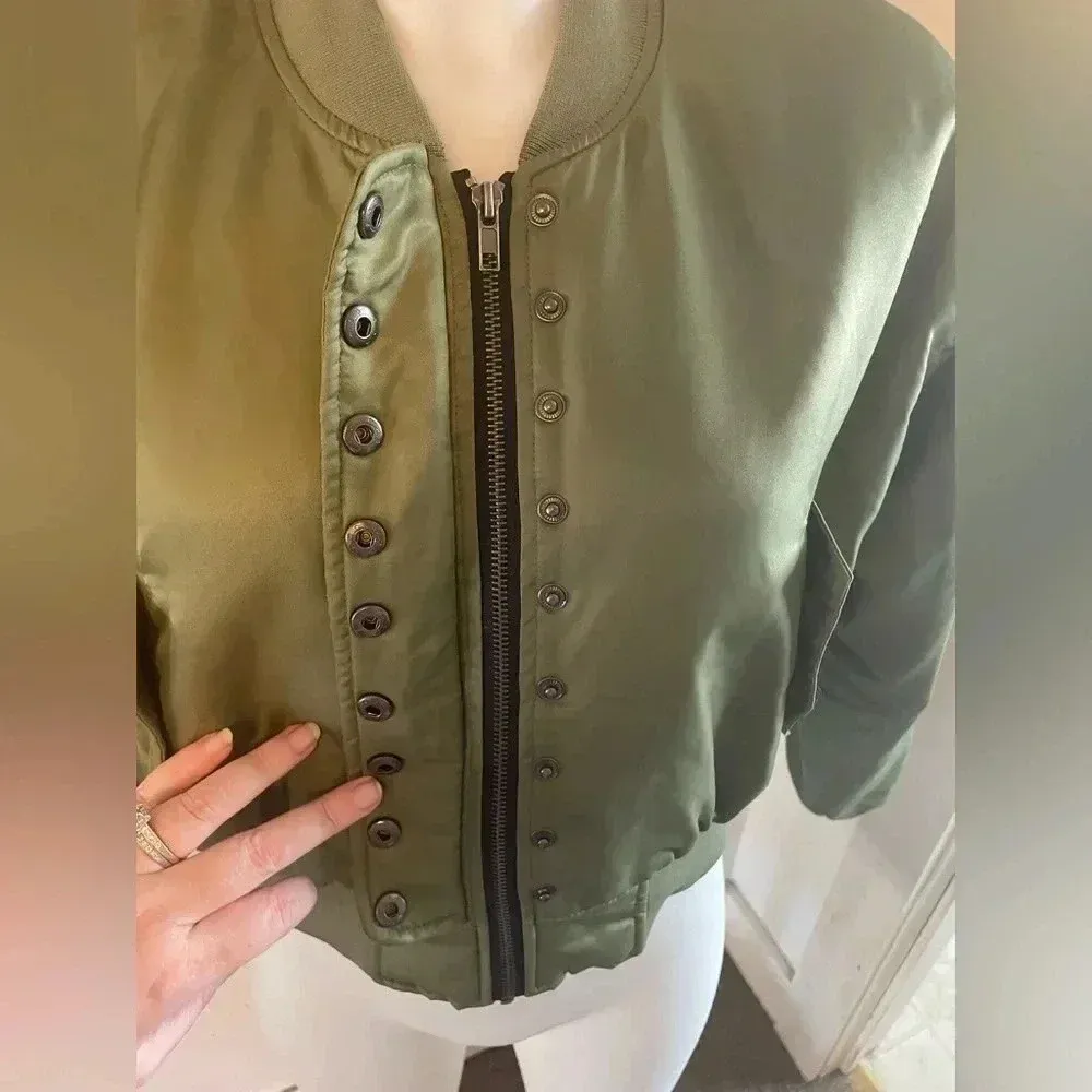 Green Bomber cropped‎ jacket size Small Forever 21 Satin GUC! - Image 3