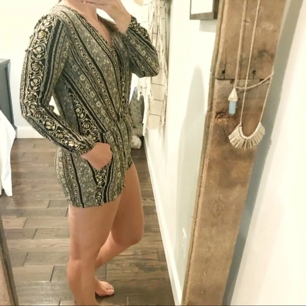 Honey Punch Small Floral boho romper - Image 4