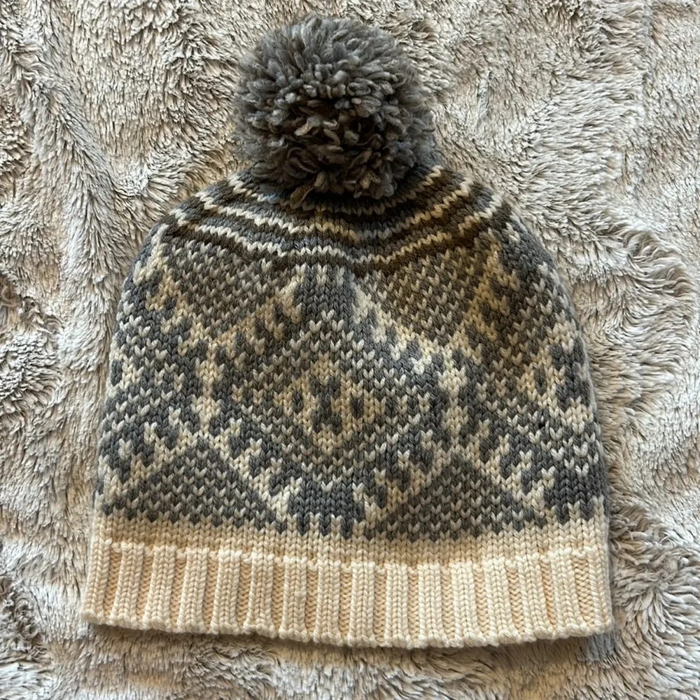 Banana Republic Women’s Knit Hat W/Pom Pom /OS-NWOTS - Image 2