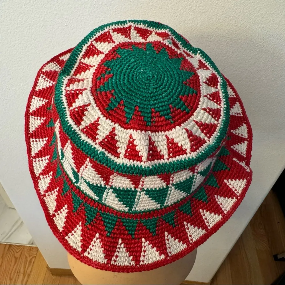 Vintage handmade crochet Red and green geometric patterned bucket hat - Image 7