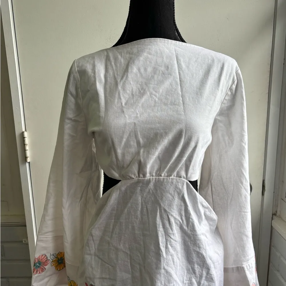 Kenny Flowers NEW WITH TAGS The BVIS Embroidered‎ Long Sleeve Dress medium White - Image 4