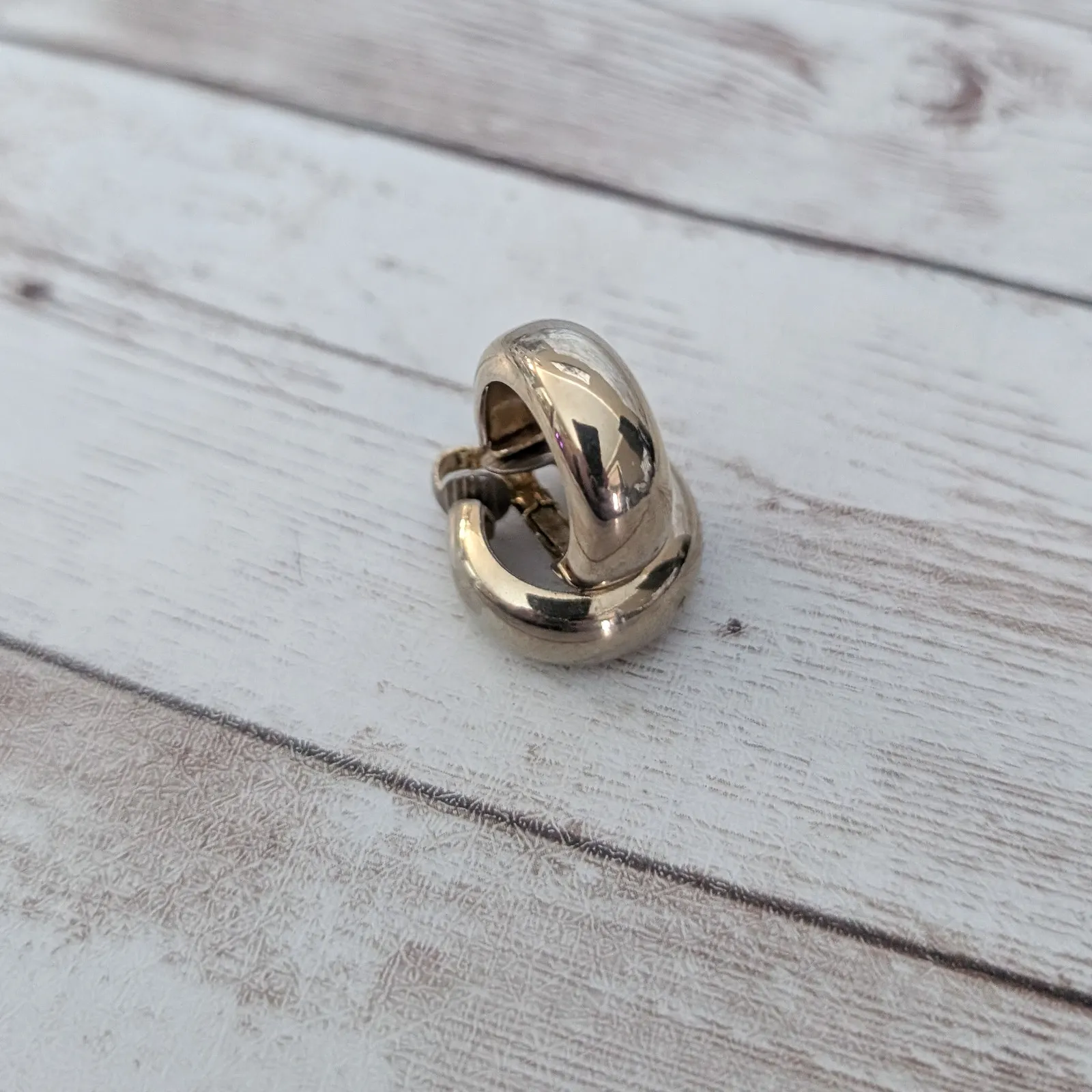 Vintage Clip On Earrings 0.75" Gold Tone Chunky Hoops - Image 7