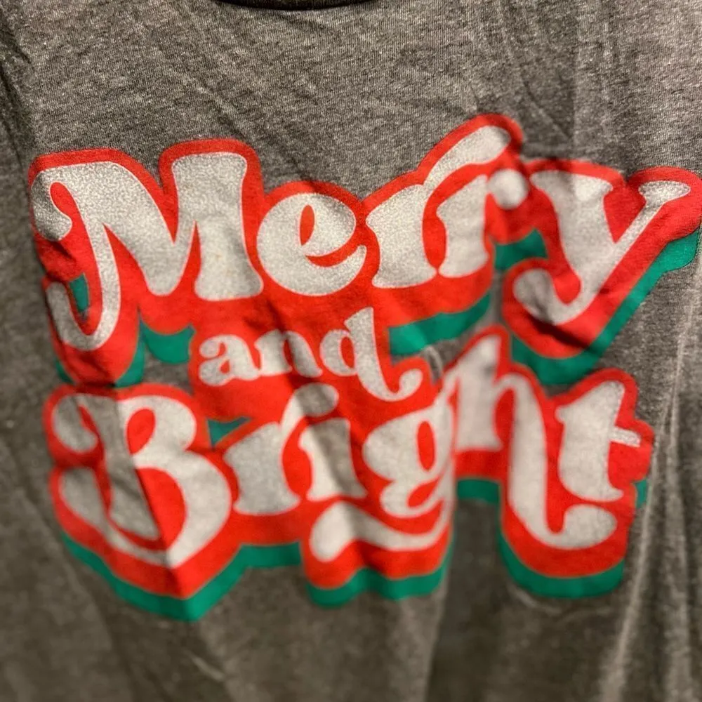 Bella Canvas long sleeved grey t-shirt that reads Merry and Bright - Image 5