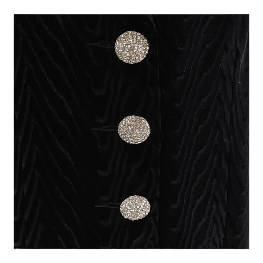 '90s Y2K Mercedes Women's
Black Velvet Rhinestone
Button Long Sleeve Blazer 4 Black - Image 5
