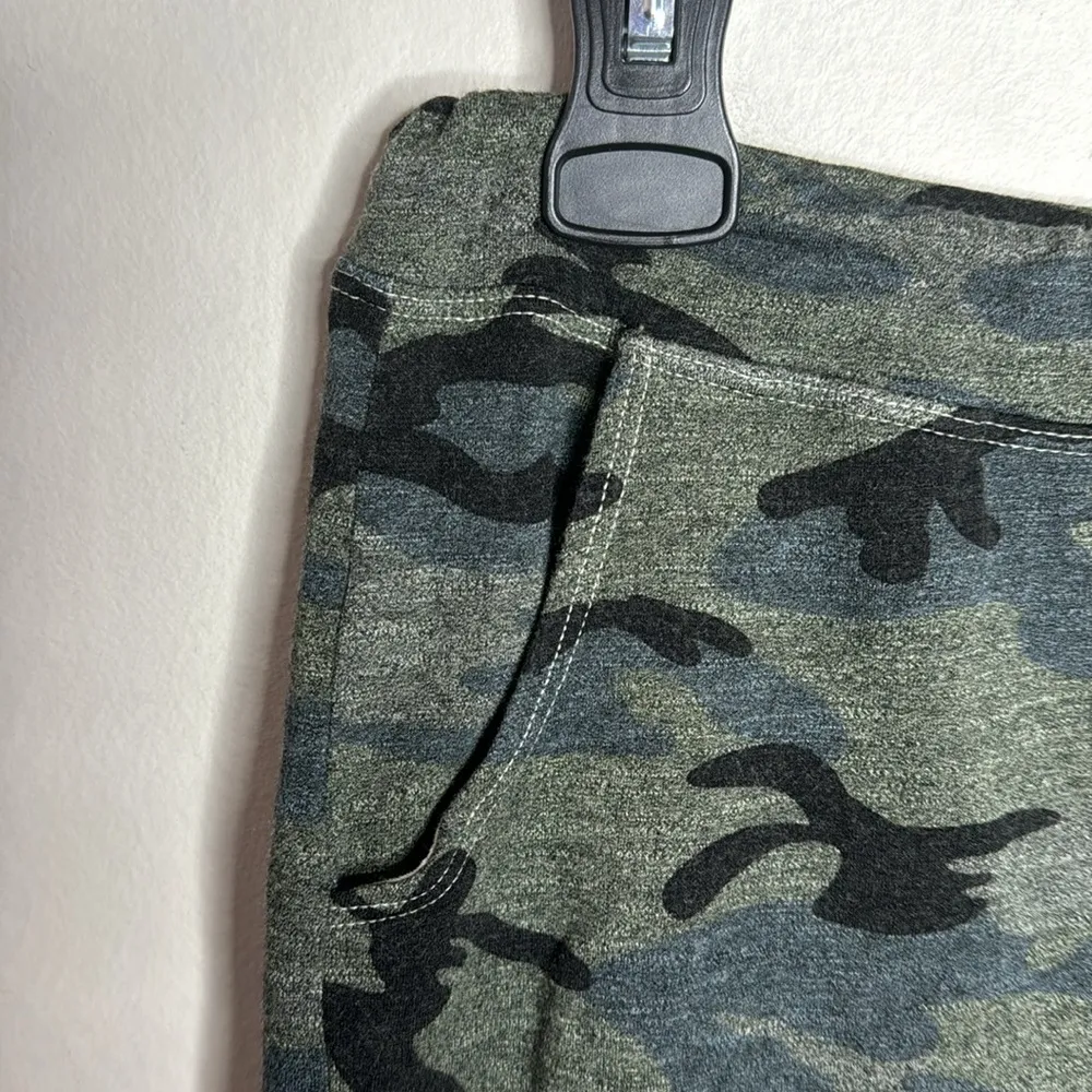 Sundry Evereve Camo Saturday drawstring jersey knit Skirt size M - Image 4